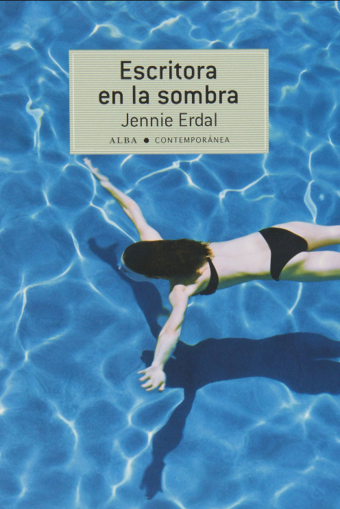 ESCRITORA EN LA SOMBRA