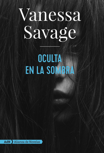 [9788491814368] OCULTA EN LA SOMBRA